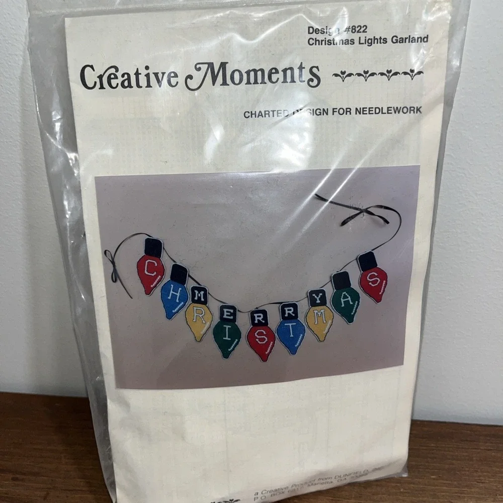 Creative Moments Garland Cross Stitch Kit Needlework 822 Vintage Merry Christmas